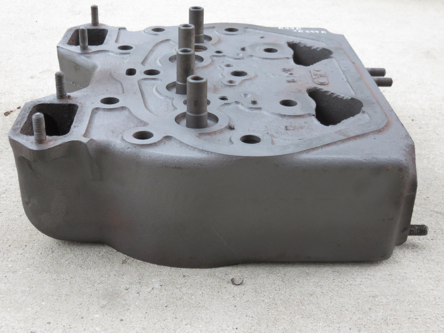 AR349R, R49R John Deere Cylinder Head For R