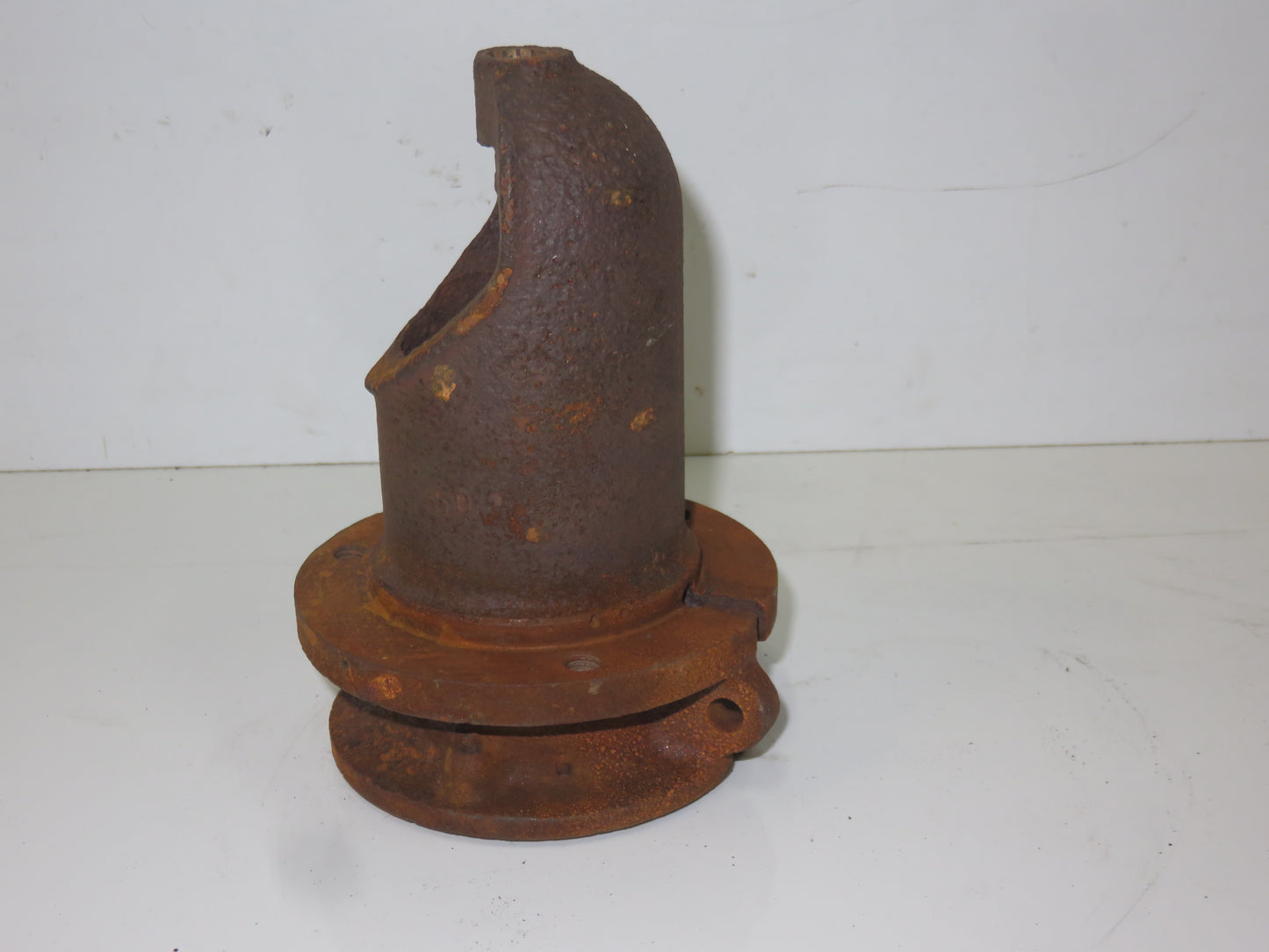 1909770 John Deere Starter Nose Cone For B, 50, 520