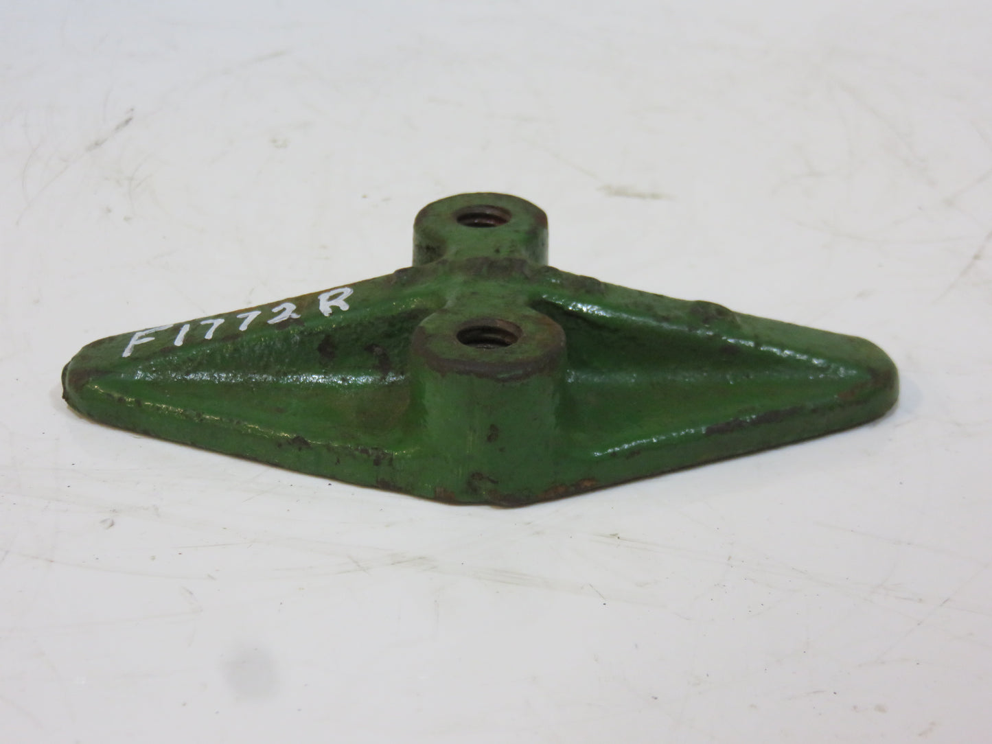 F1772R John Deere Fuel Filter Case Clamp For 70, 720, 730