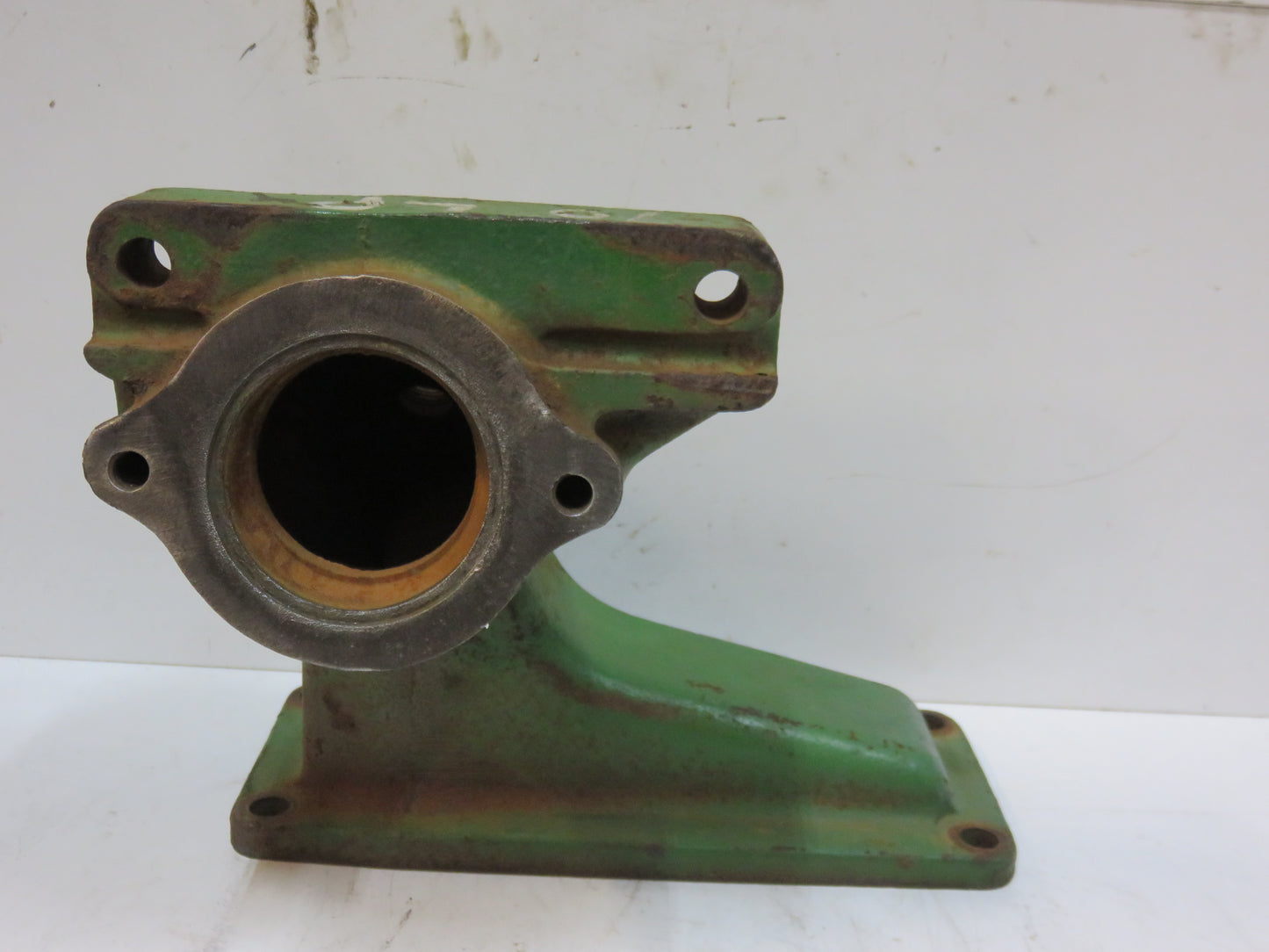 F2343R, F1119R John Deere Cylinder Water Outlet For 70