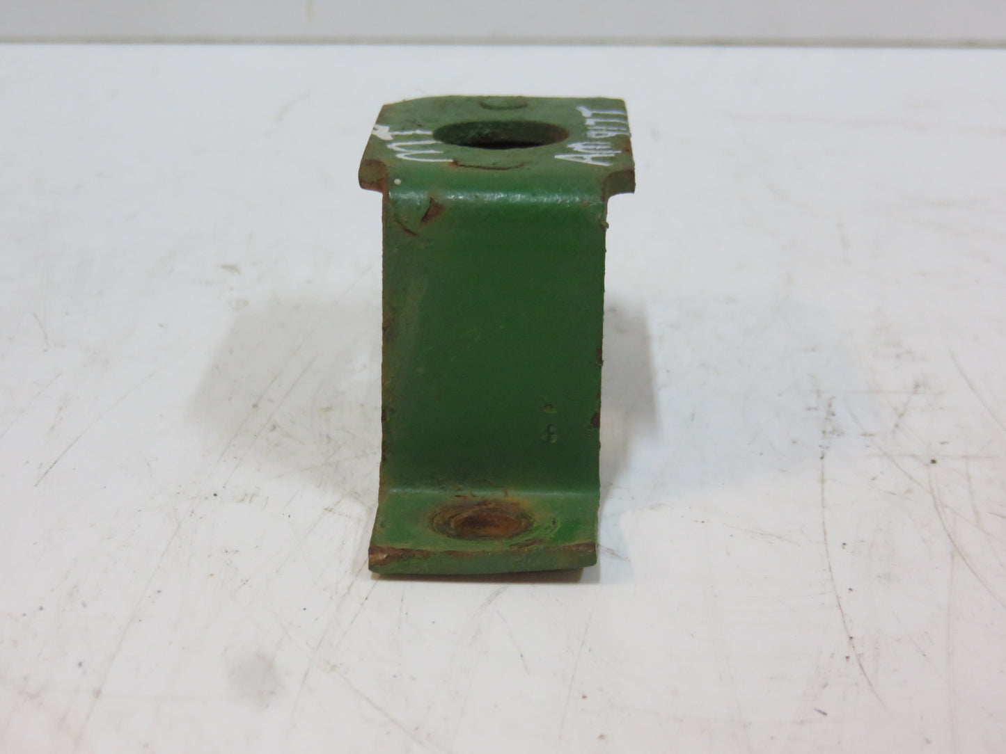 AM917T, AM964T John Deere Lower Grille Support Bracket For MT, 40, 420, 430