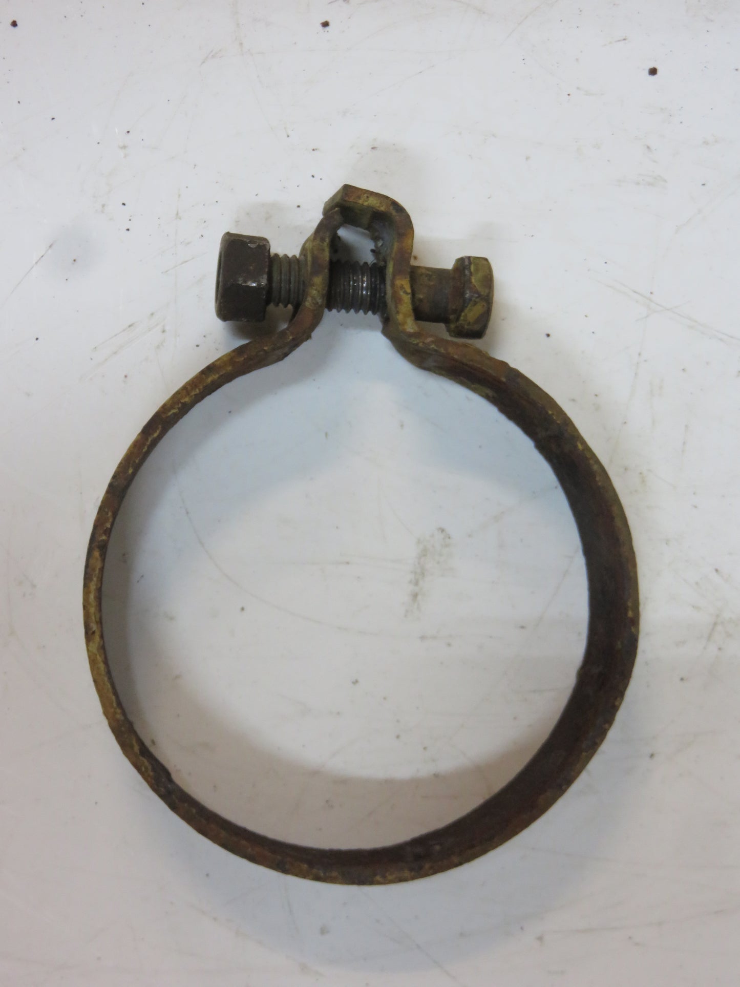 AR21087R John Deere Muffler Extension Clamp For 830, 840