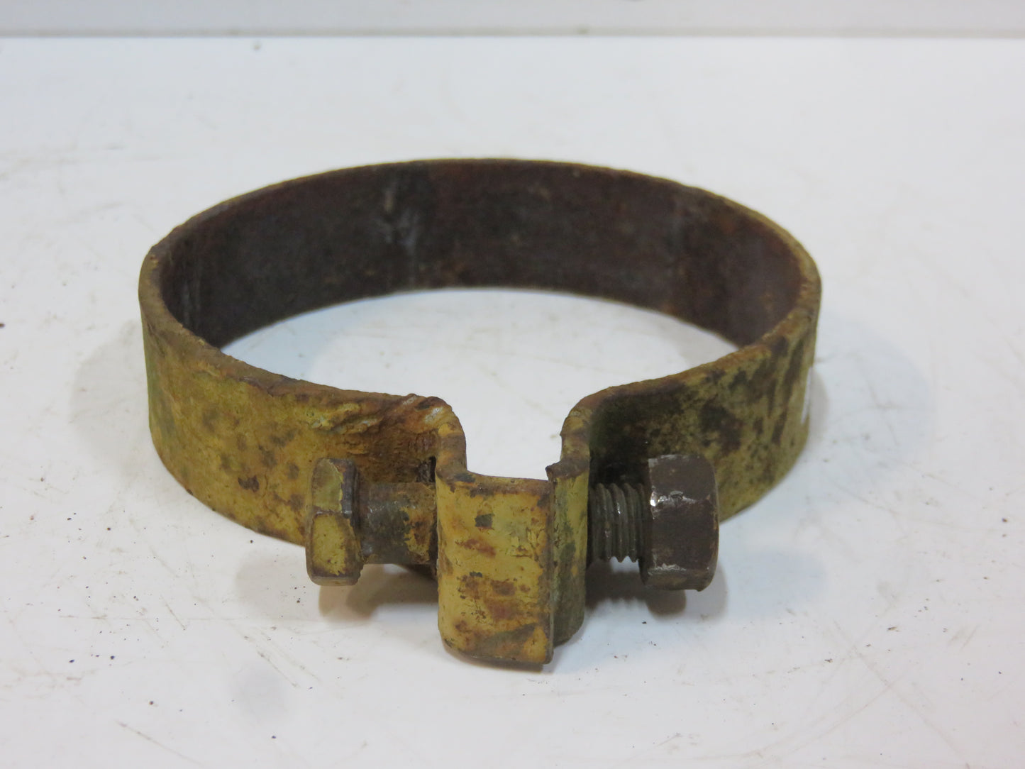 AR21087R John Deere Muffler Extension Clamp For 830, 840
