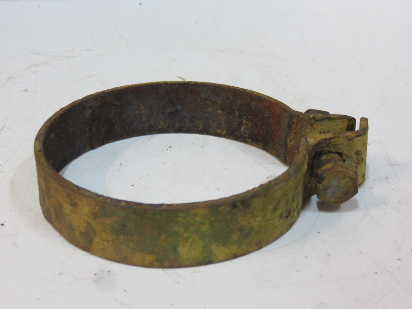 AR21087R John Deere Muffler Extension Clamp For 830, 840