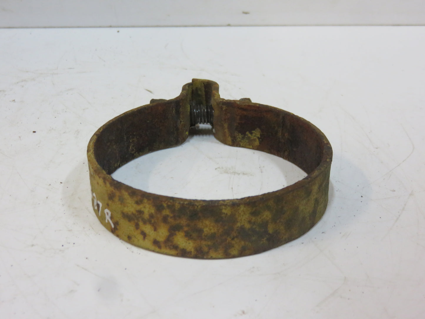 AR21087R John Deere Muffler Extension Clamp For 830, 840