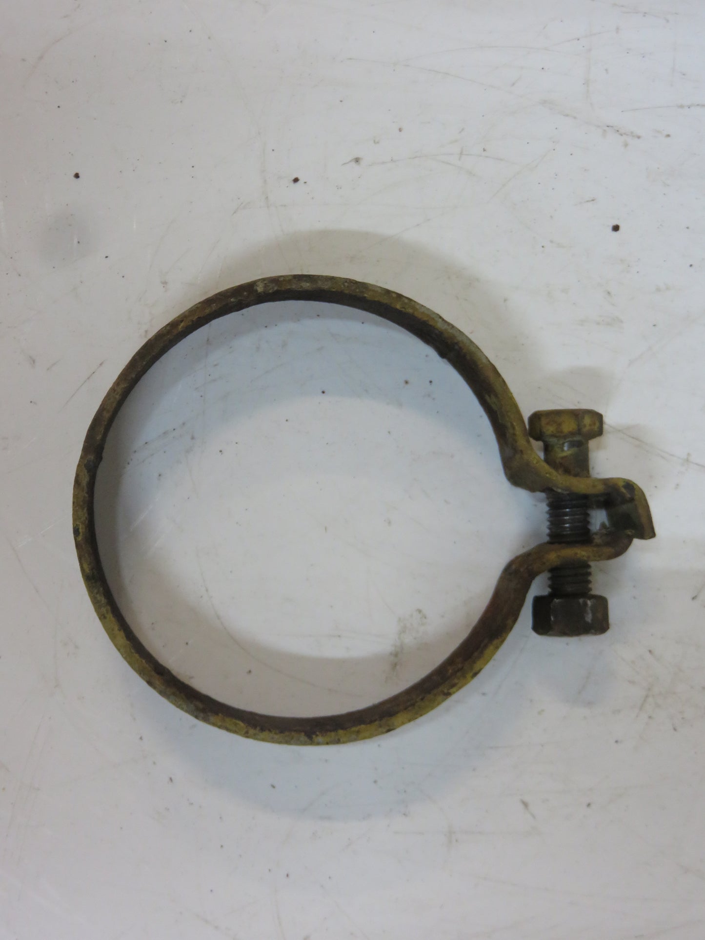 AR21087R John Deere Muffler Extension Clamp For 830, 840
