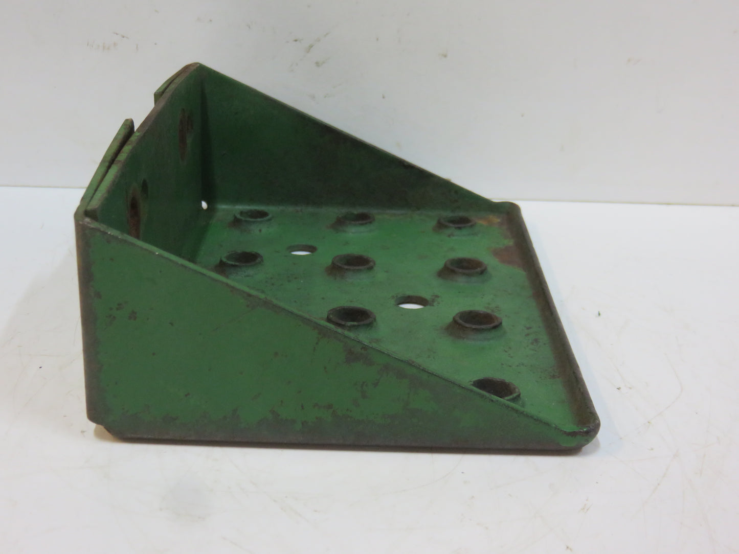 R27883 John Deere Step For 2510, 3010, 4010, 2520, 3020, 4000, 4020, 4320