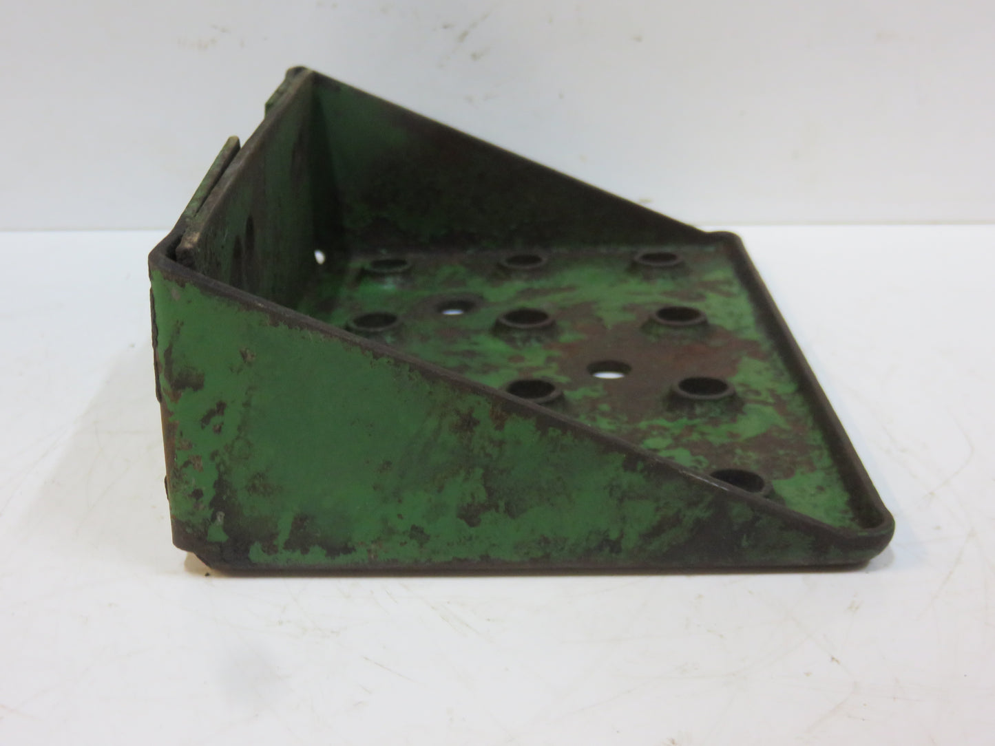 R27883 John Deere Step For 2510, 3010, 4010, 2520, 3020, 4000, 4020, 4320
