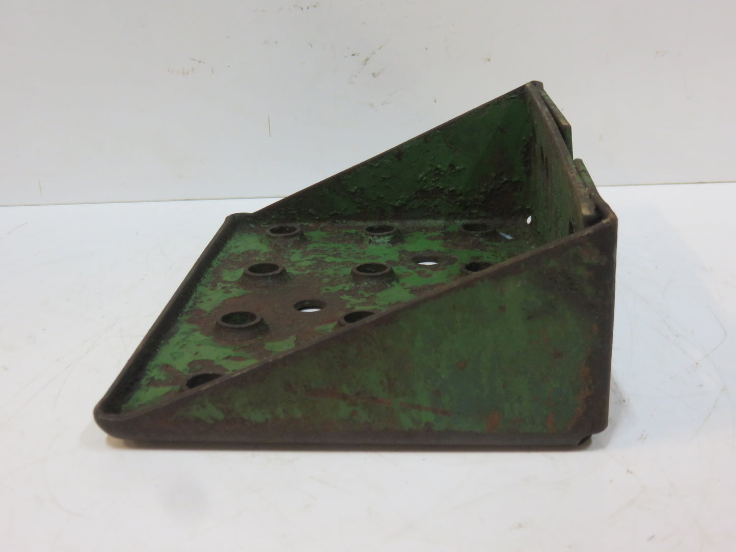 R27883 John Deere Step For 2510, 3010, 4010, 2520, 3020, 4000, 4020, 4320