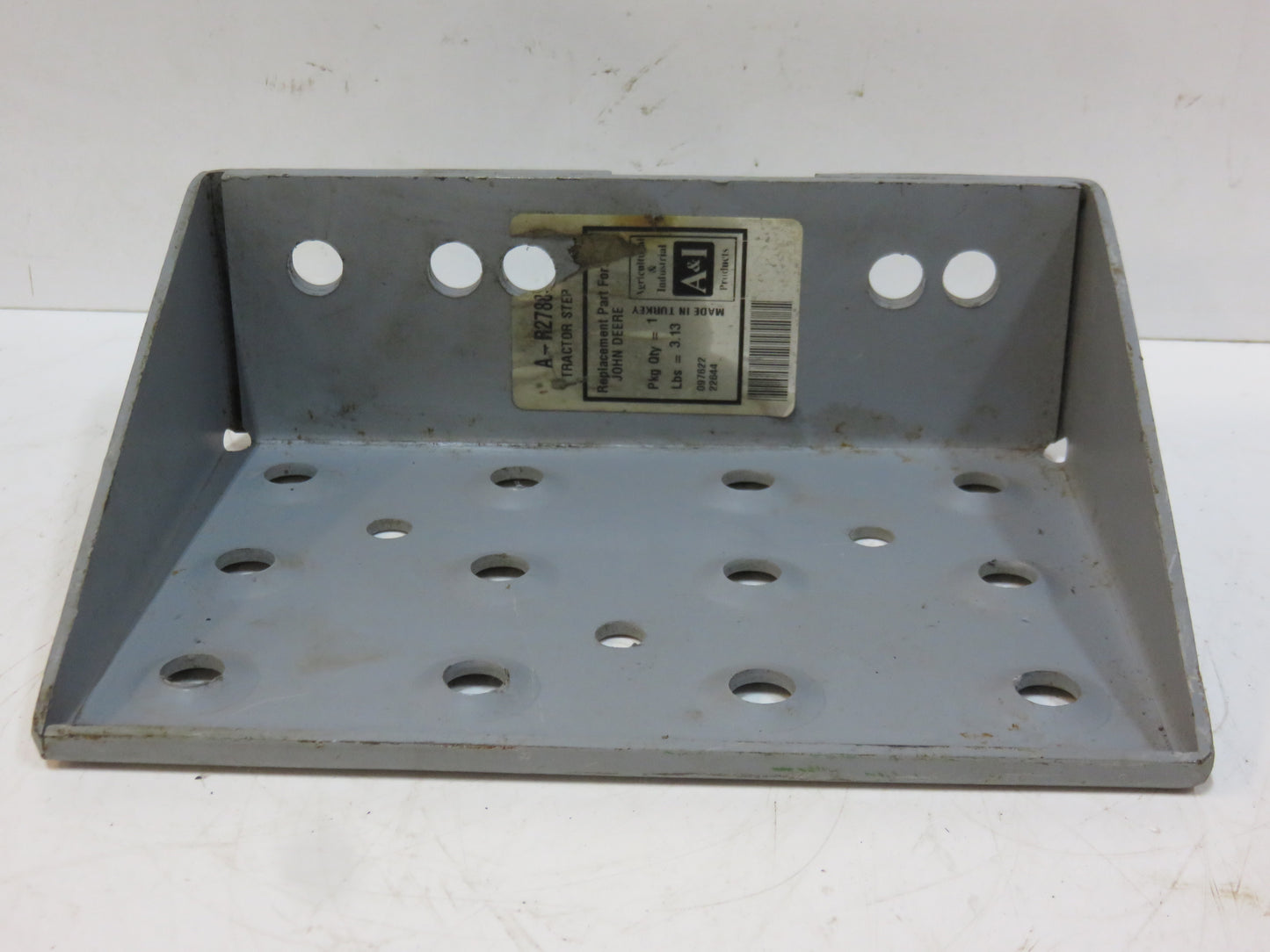 R27883 John Deere Reproduction Step For 2510, 3010, 4010, 2520, 3020, 4000, 4020, 4320