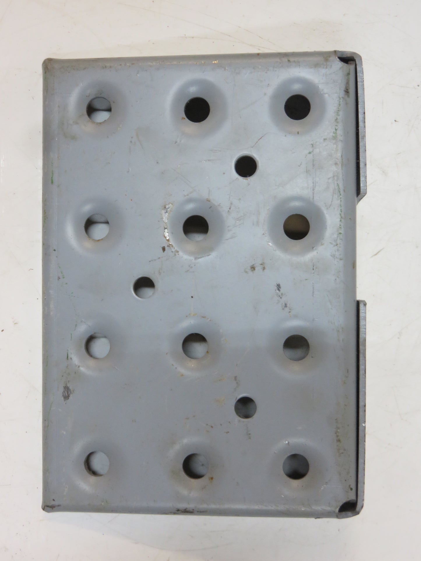R27883 John Deere Reproduction Step For 2510, 3010, 4010, 2520, 3020, 4000, 4020, 4320