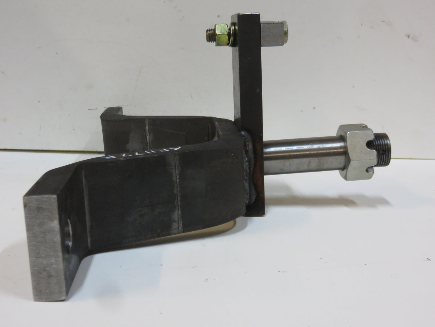 AF1177R John Deere Reproduction Radius Rod Pivot Bracket For G Hi Crop