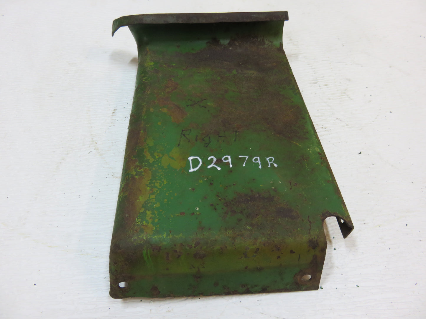 D2979R John Deere Right Hand Front Dust Shield For D