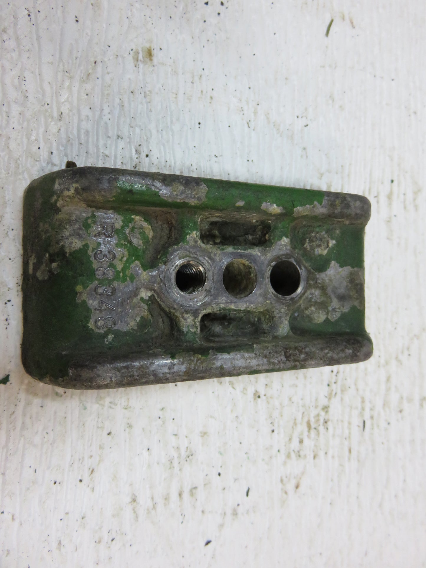 R38348 John Deere Hydraulic Pump Half Clamp For 1020, 1120, 1030, 1130, 1530, 1630