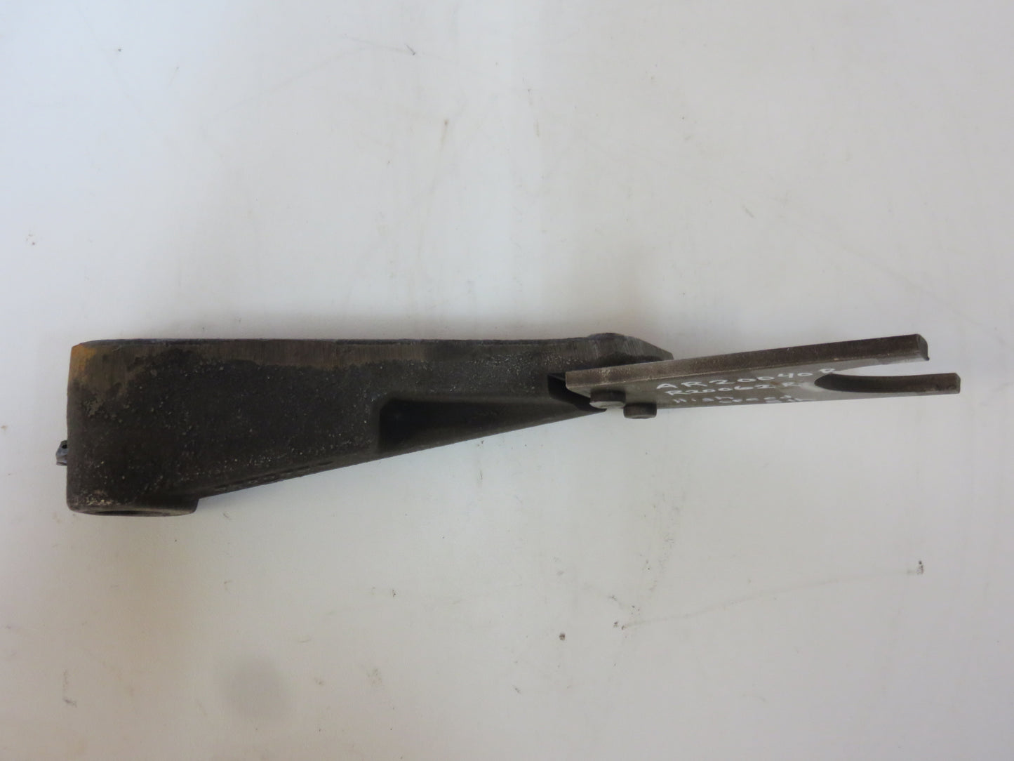 AR20040R, R20062R John Deere 1st And 3rd Speed Shifter Arm For 720, 730