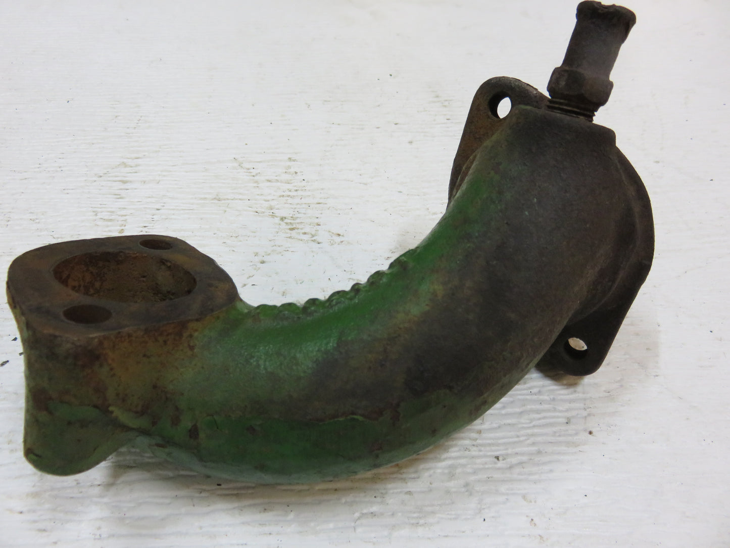 AT18074, T20218 John Deere Thermostat Housing For 1020, 1120, 1030, 1130, 1530, 1630