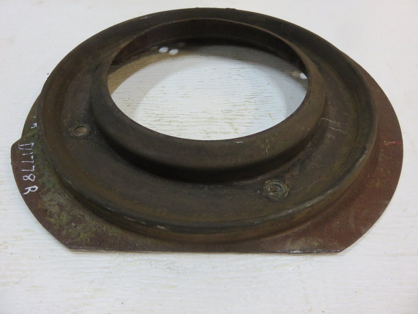 AD917R John Deere Clutch Dust Shield For D