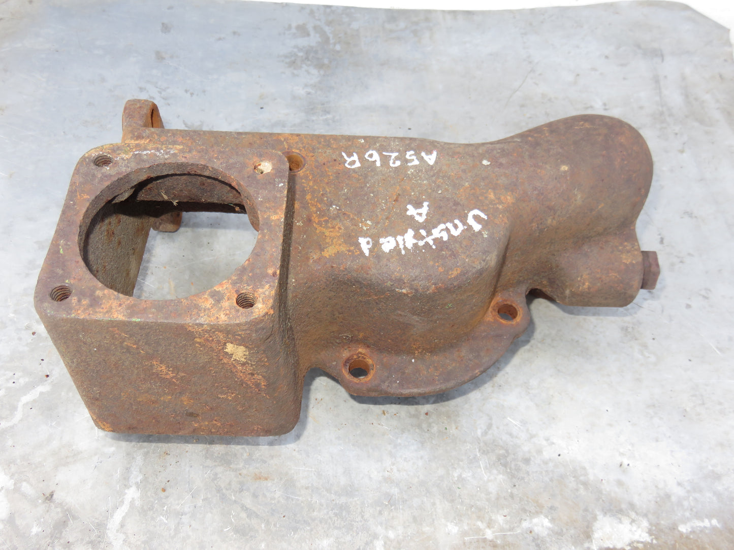 A526R John Deere Vortox Air Cleaner Bracket For A