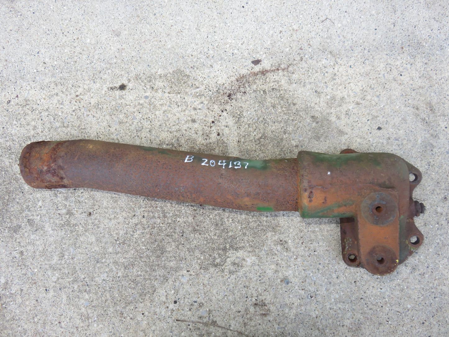 AB3601R, B2608R John Deere Upper Water Pipe For B