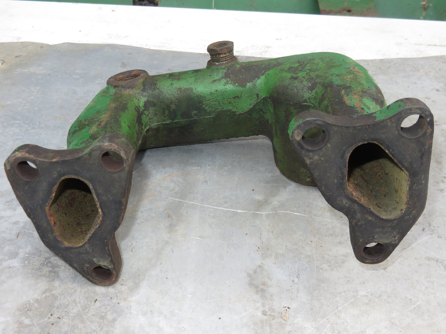 F2697R John Deere Cylinder Head Water Outlet For Pony Start 720, 730