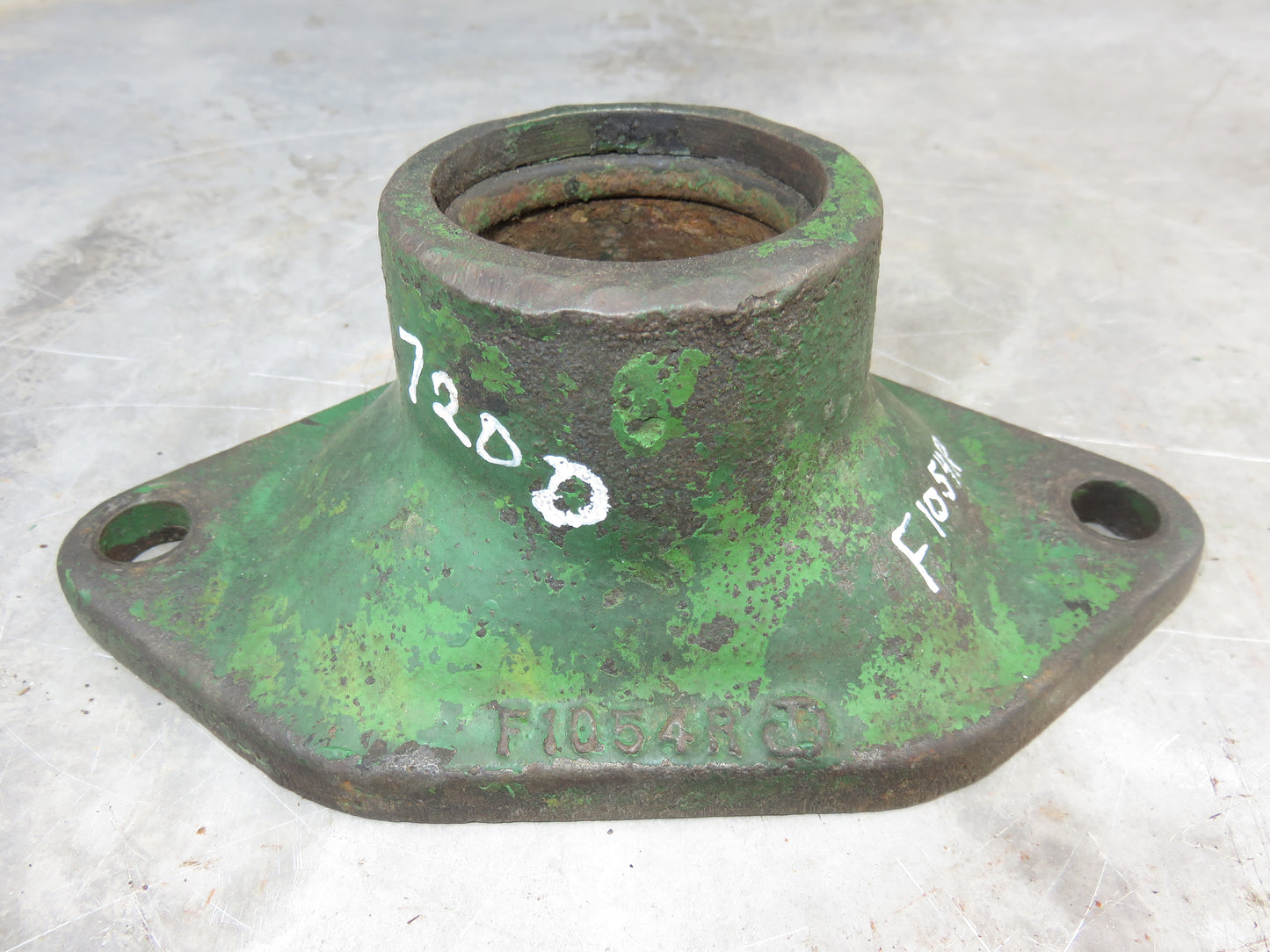 F1054R John Deere Cylinder Head Water Inlet For G, 70, 720, 730