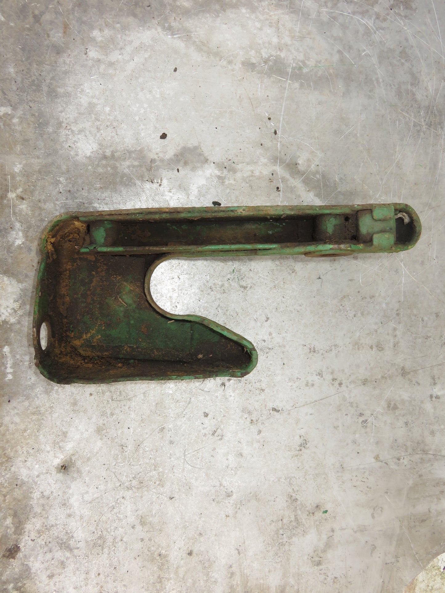 AM690T John Deere Left Implement Attaching Bracket For M, MT