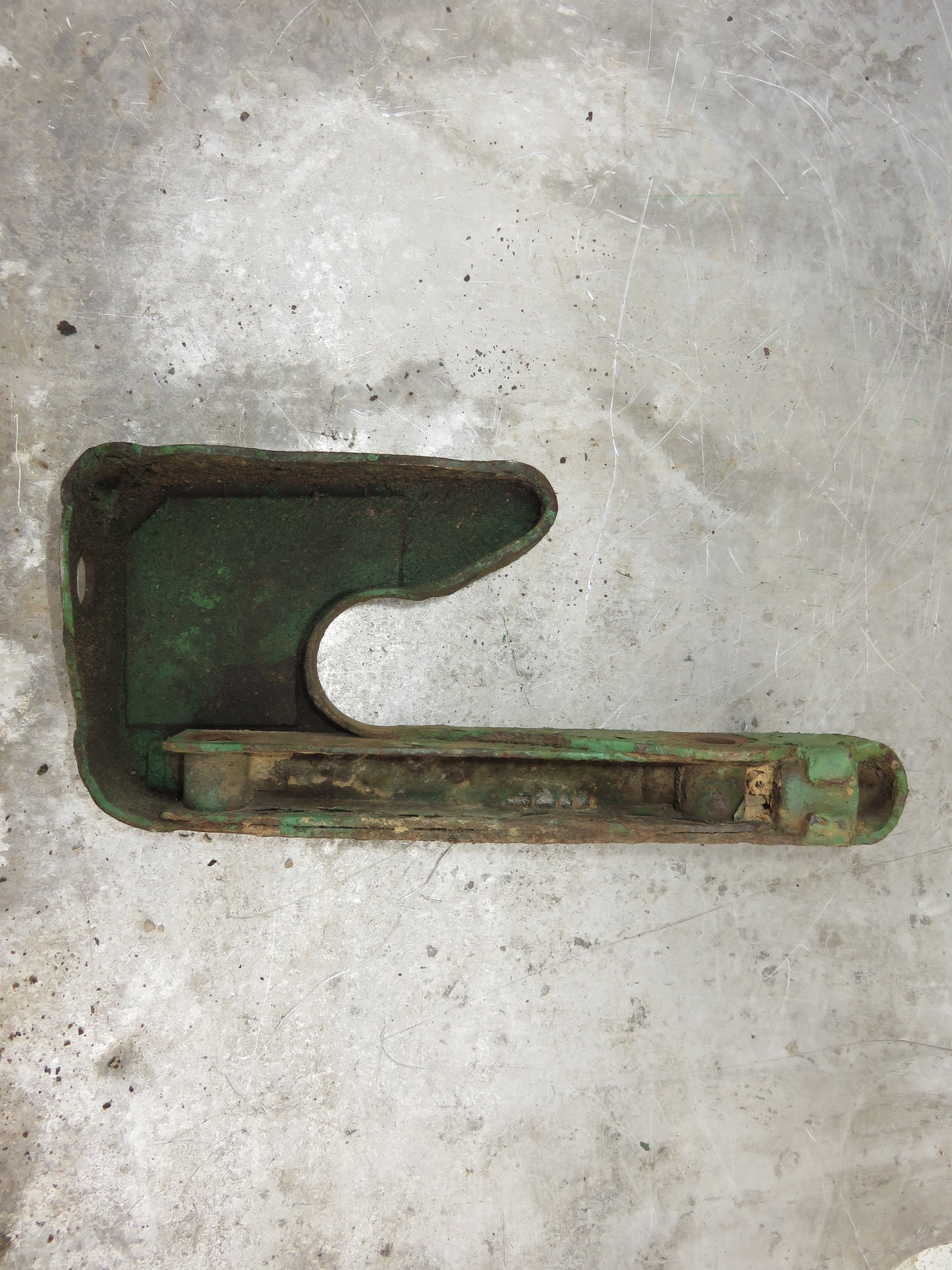 AM691T John Deere Right Implement Attaching Bracket For M, MT