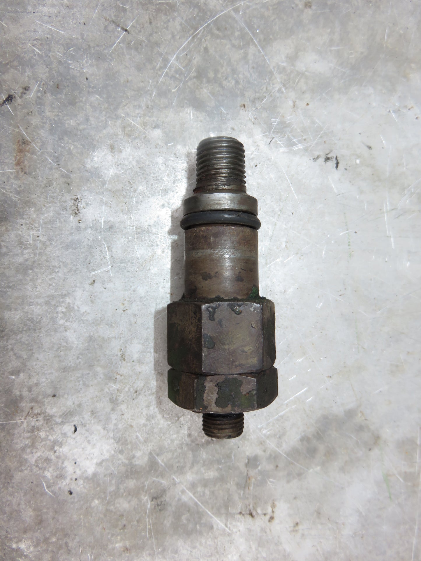 R21725R John Deere Injection Pump Pressure Relief Valve For 720, 730, 830, 840