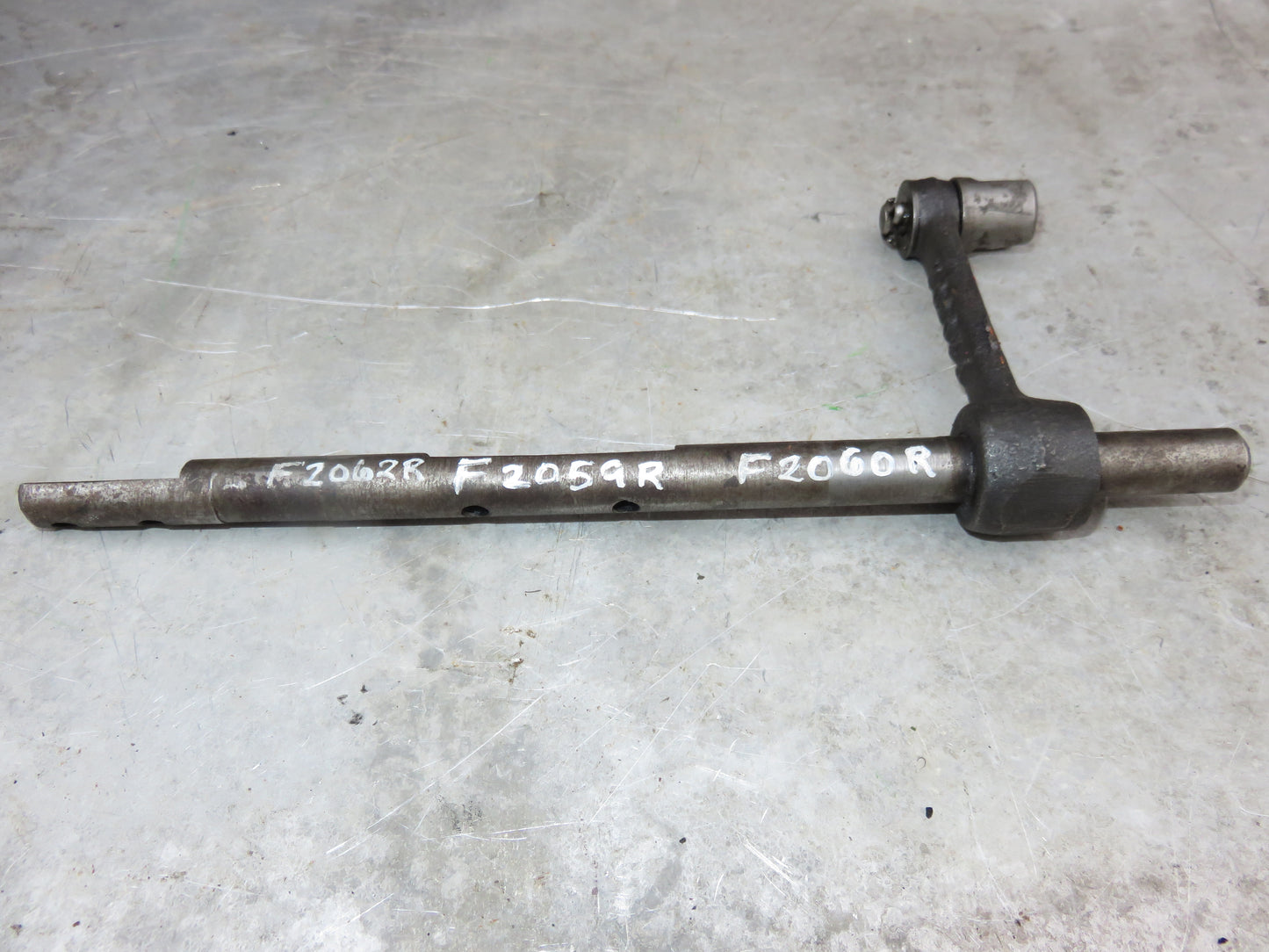 AF3298R, F2059R John Deere Governor Lever Shaft For 70, 720, 730