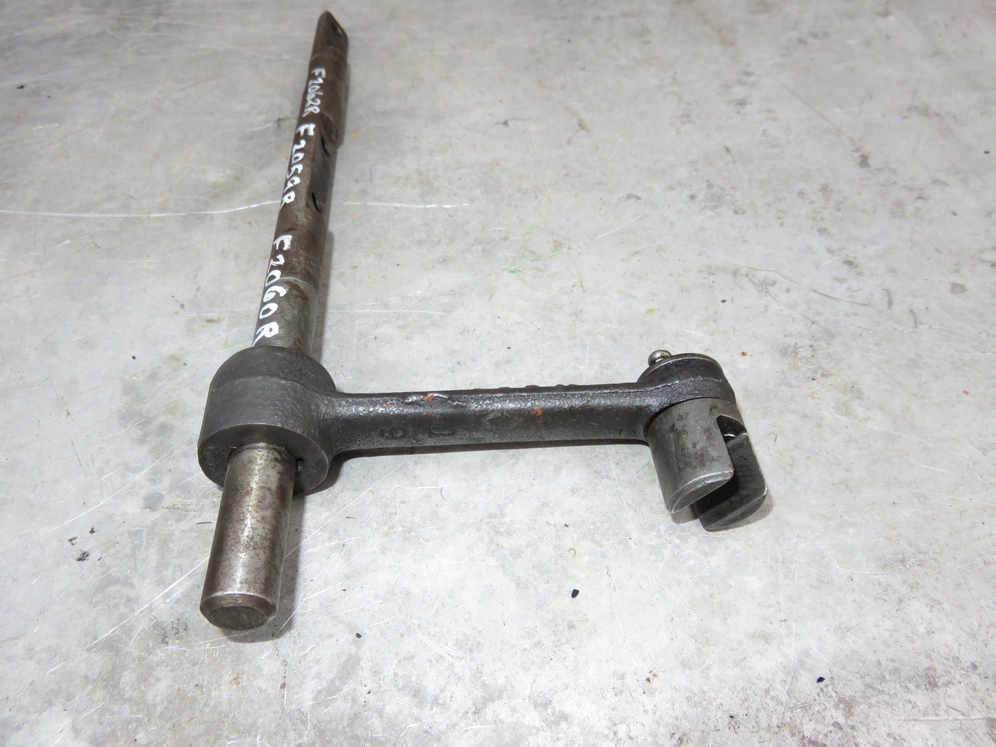 AF3298R, F2059R John Deere Governor Lever Shaft For 70, 720, 730