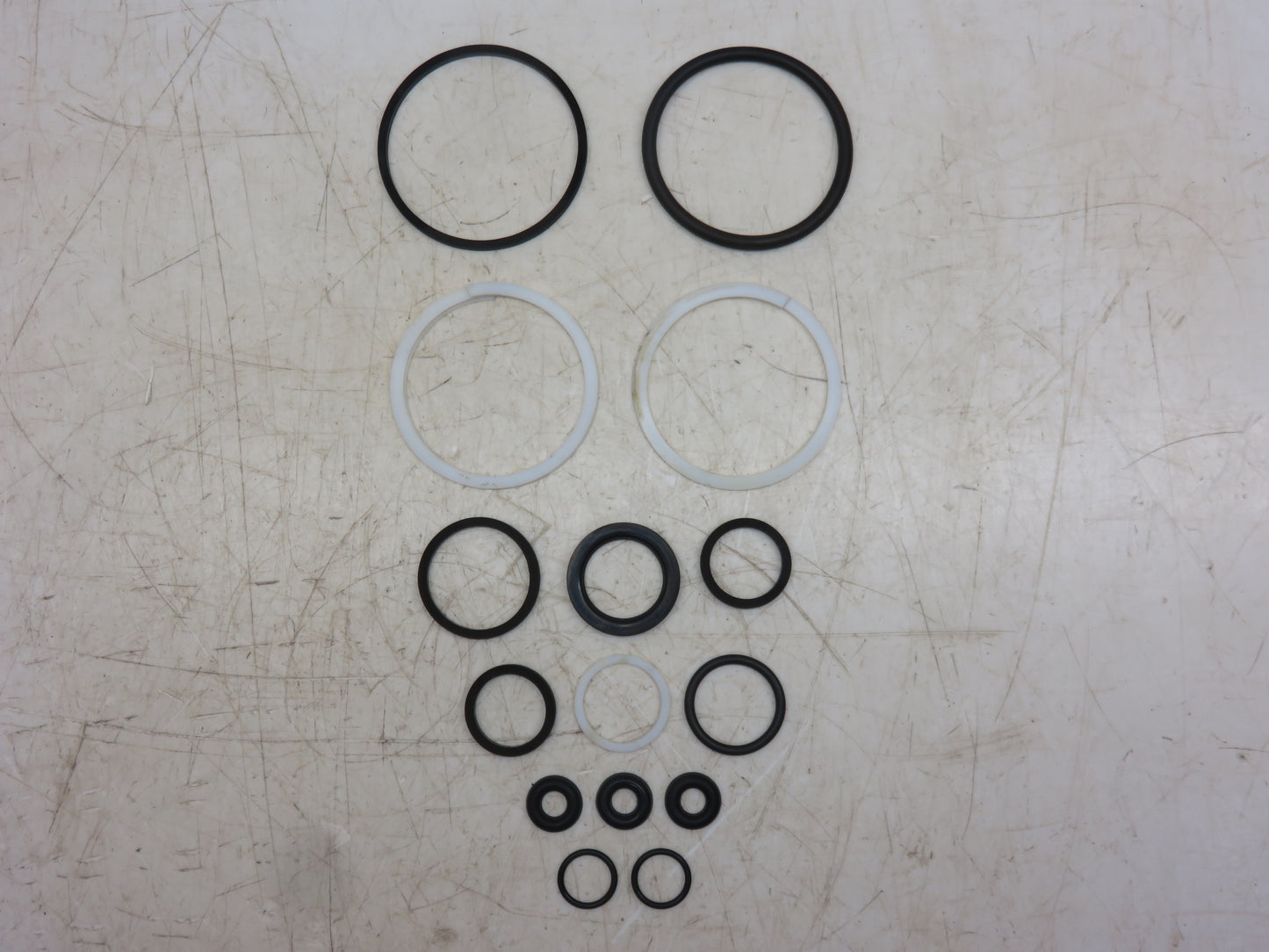 AR30686 John Deere NOS Cylinder Rebuild Kit For 4455, 500, 600