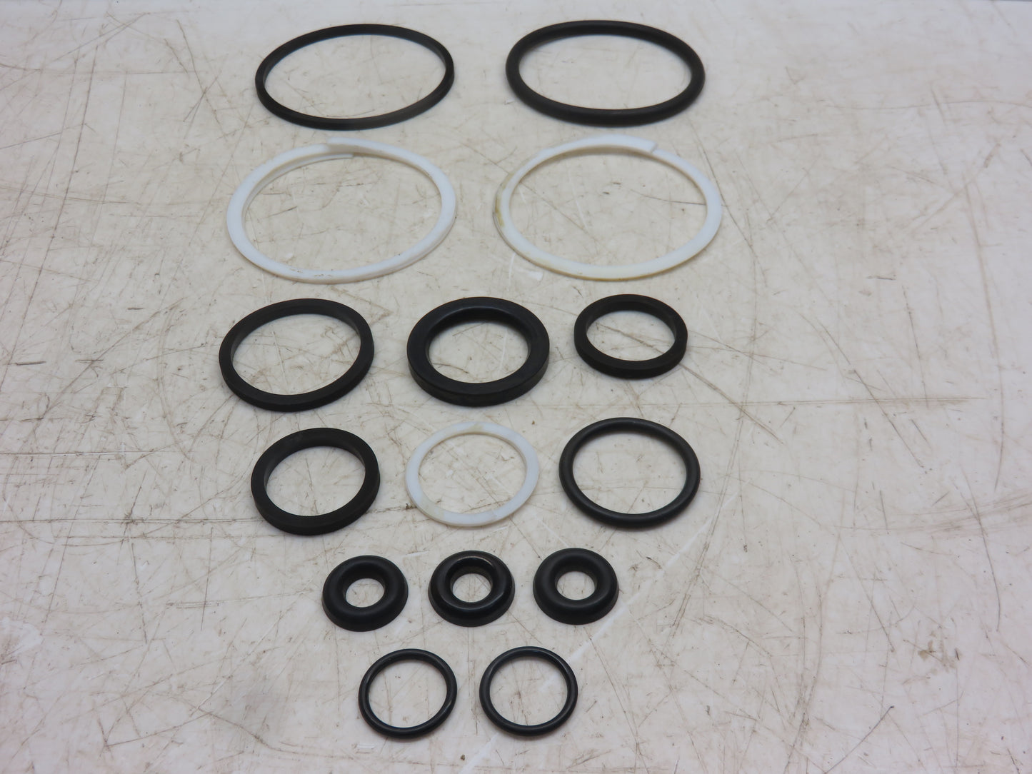 AR30686 John Deere NOS Cylinder Rebuild Kit For 4455, 500, 600