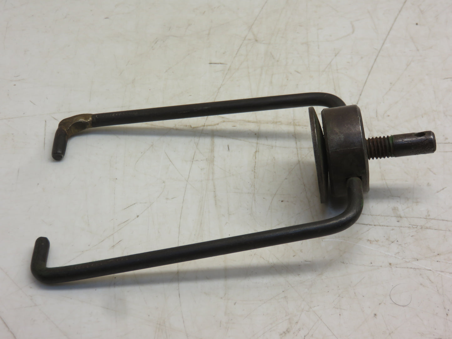 AR474R, R485R John Deere Fuel Sediment Bowl Bail For R, 80, 820, 830