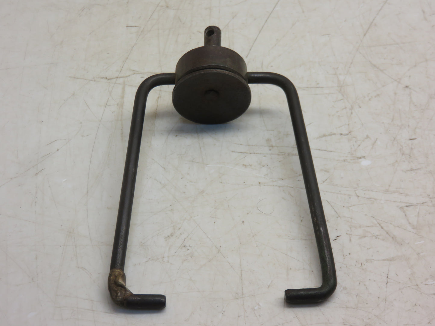 AR474R, R485R John Deere Fuel Sediment Bowl Bail For R, 80, 820, 830