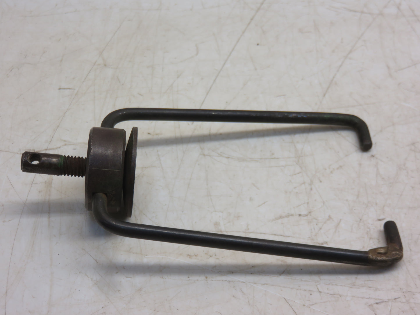 AR474R, R485R John Deere Fuel Sediment Bowl Bail For R, 80, 820, 830