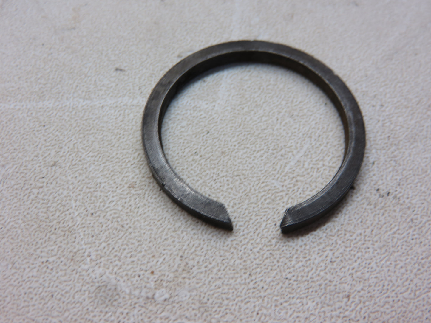 R271R John Deere Snap Ring For R, 50, 60, 80, 520, 620, 720, 820, 530, 630, 730, 830, 840