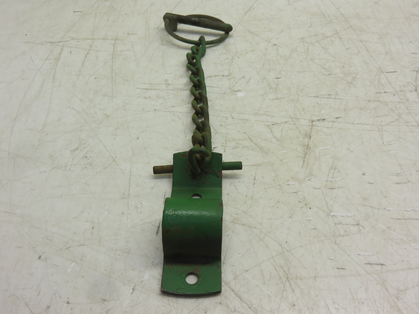 M2011T John Deere Clip And Chain For Left Inner Lift Arm For 40, 320, 330, 420, 430, 1010