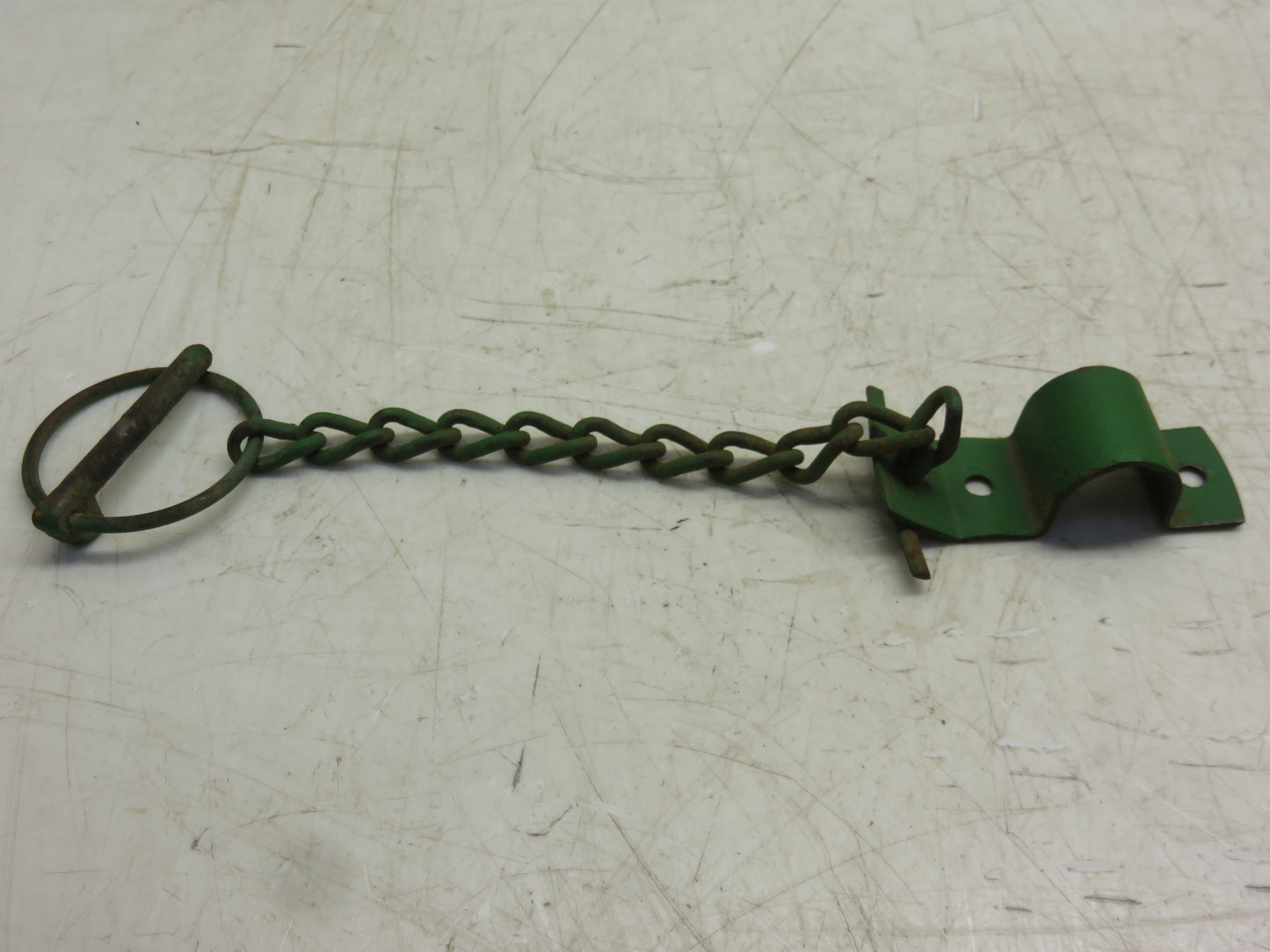 M2011T John Deere Clip And Chain For Left Inner Lift Arm For 40, 320, 330, 420, 430, 1010