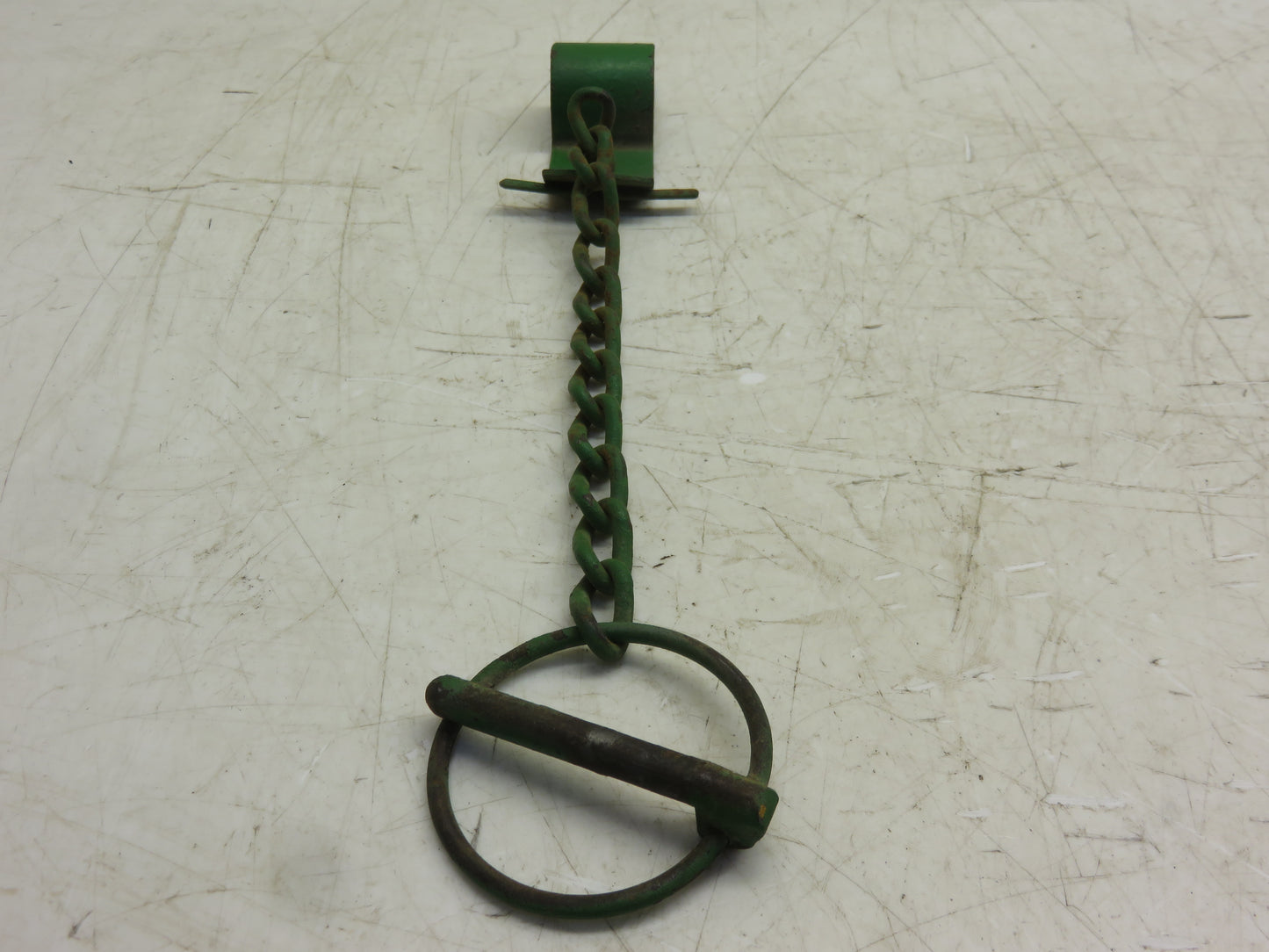 M2011T John Deere Clip And Chain For Left Inner Lift Arm For 40, 320, 330, 420, 430, 1010