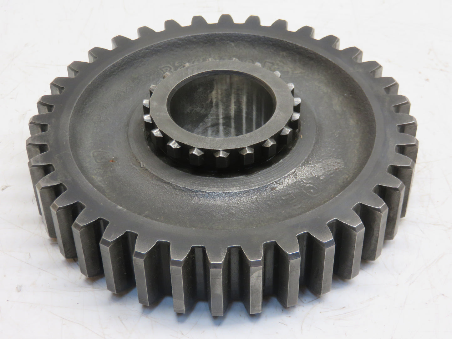 R26999 John Deere 1000 RPM PTO Gear For 4010