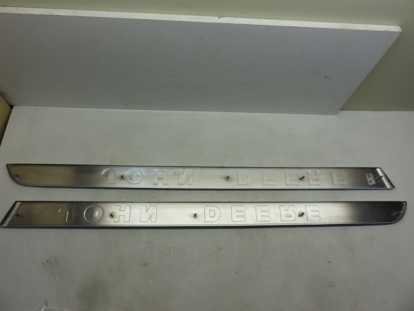 AR28048, AR28049 John Deere Hood Side Emblems For 1010, 2010, 2510, 3010, 4010