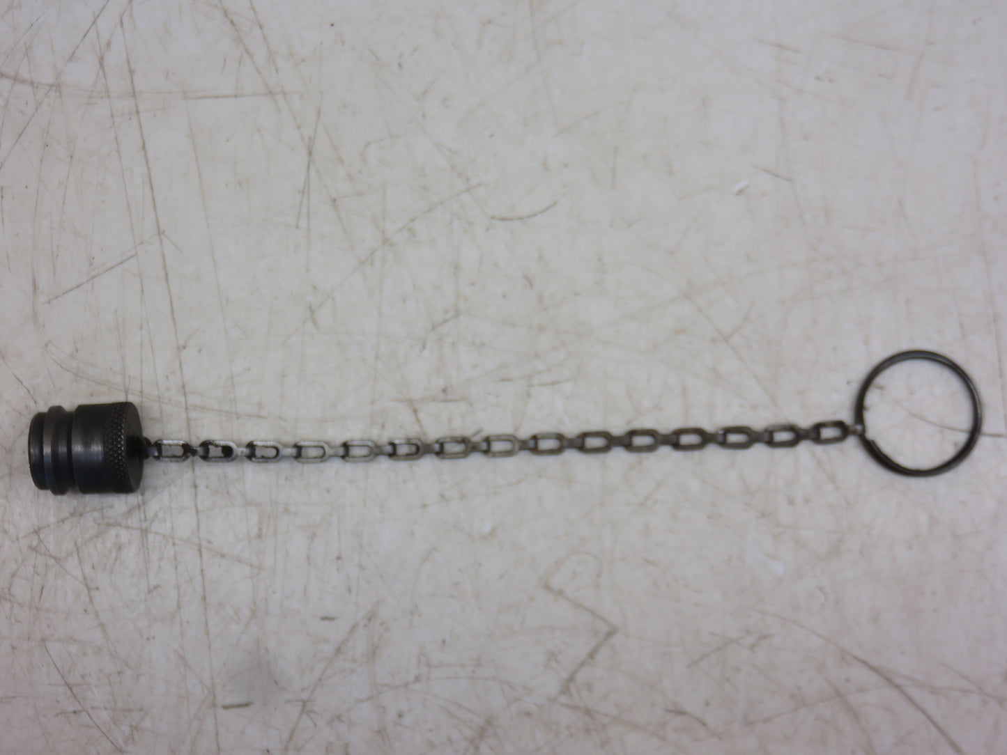 AF3001R John Deere Dust Plug With Chain For 80, 520, 620, 720, 820, 530, 630, 730, 830