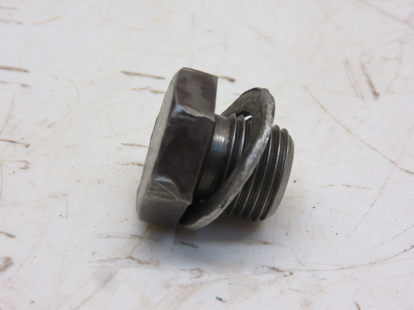 R228R John Deere Drain Plug For R, 50, 60, 70, 80, 520, 620, 720, 820, 530, 630, 730, 830