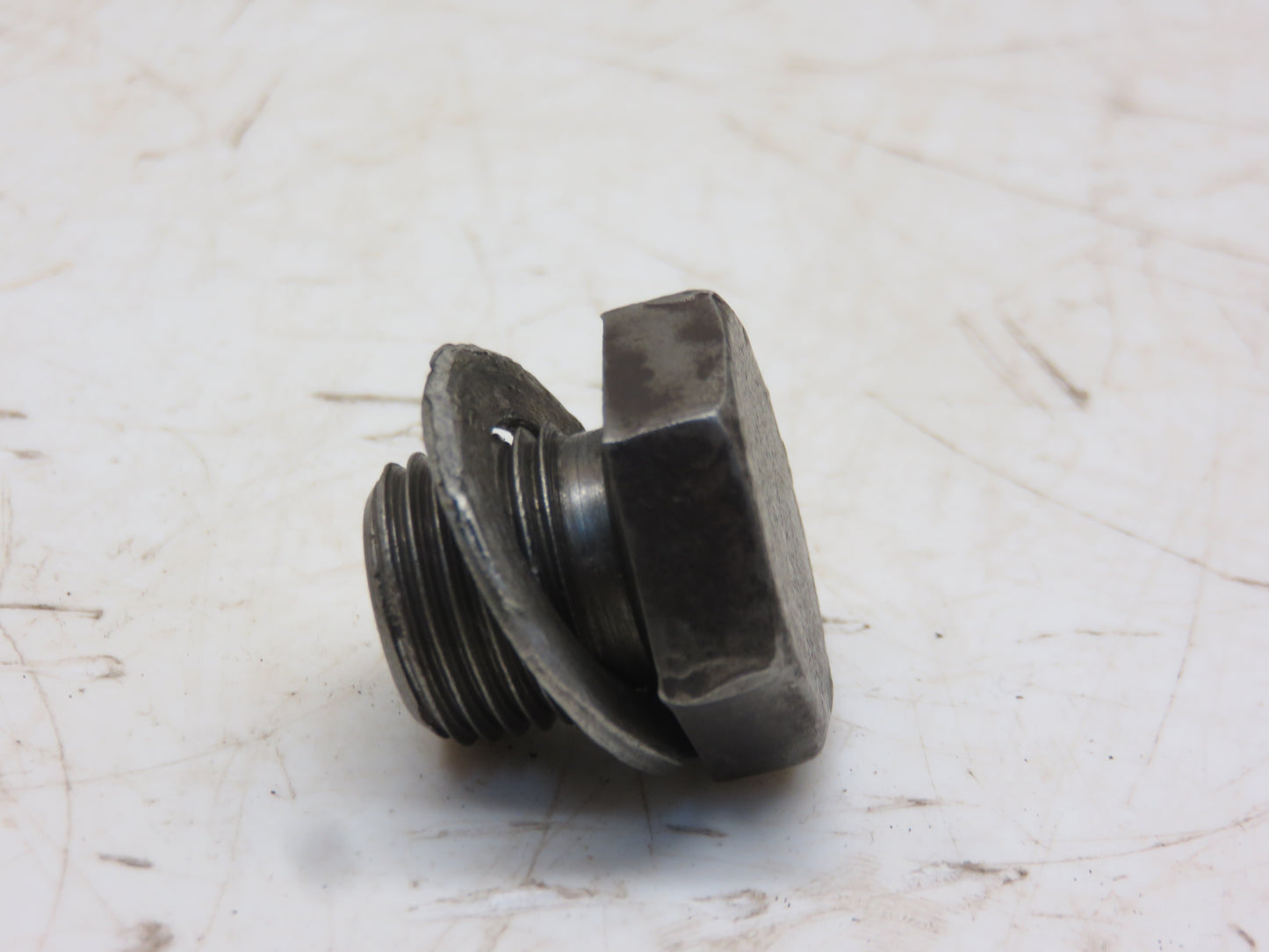 R228R John Deere Drain Plug For R, 50, 60, 70, 80, 520, 620, 720, 820, 530, 630, 730, 830