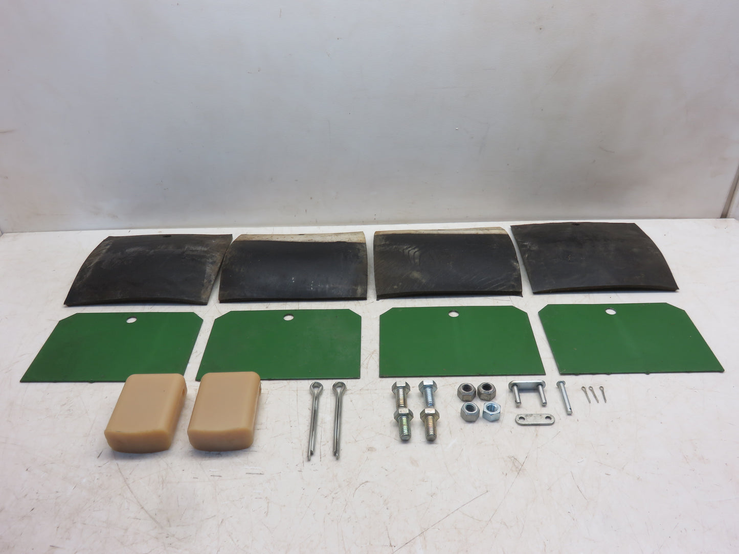AE41533 John Deere NOS Feed Roll Cover And Down Stop Kit For 3940, 3960 Forage Harvester