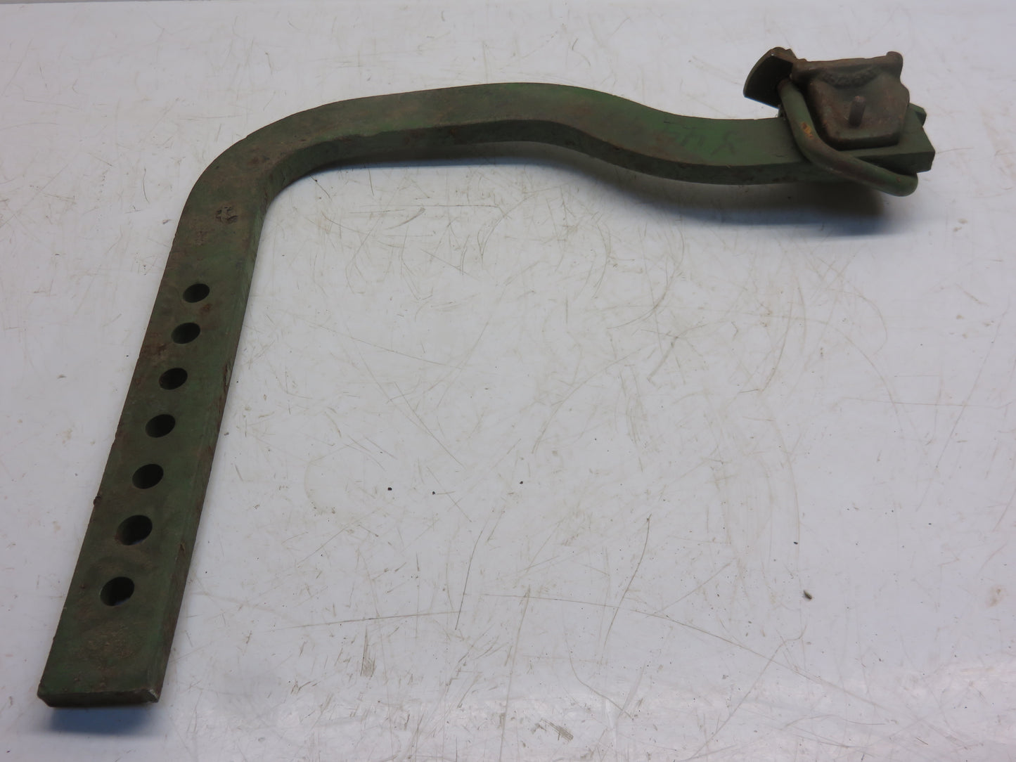 Y4443B John Deere NOS Low Wheel Bracket For 22, 22A, 999L, 919L Corn Planter