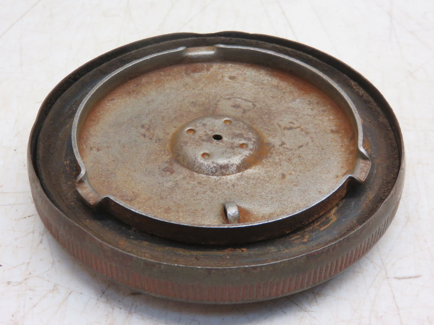 AR36752 John Deere Fuel Cap For 4640, 4840, 4650, 4850 4555, 4755, 4955, 4560, 4760, 4960