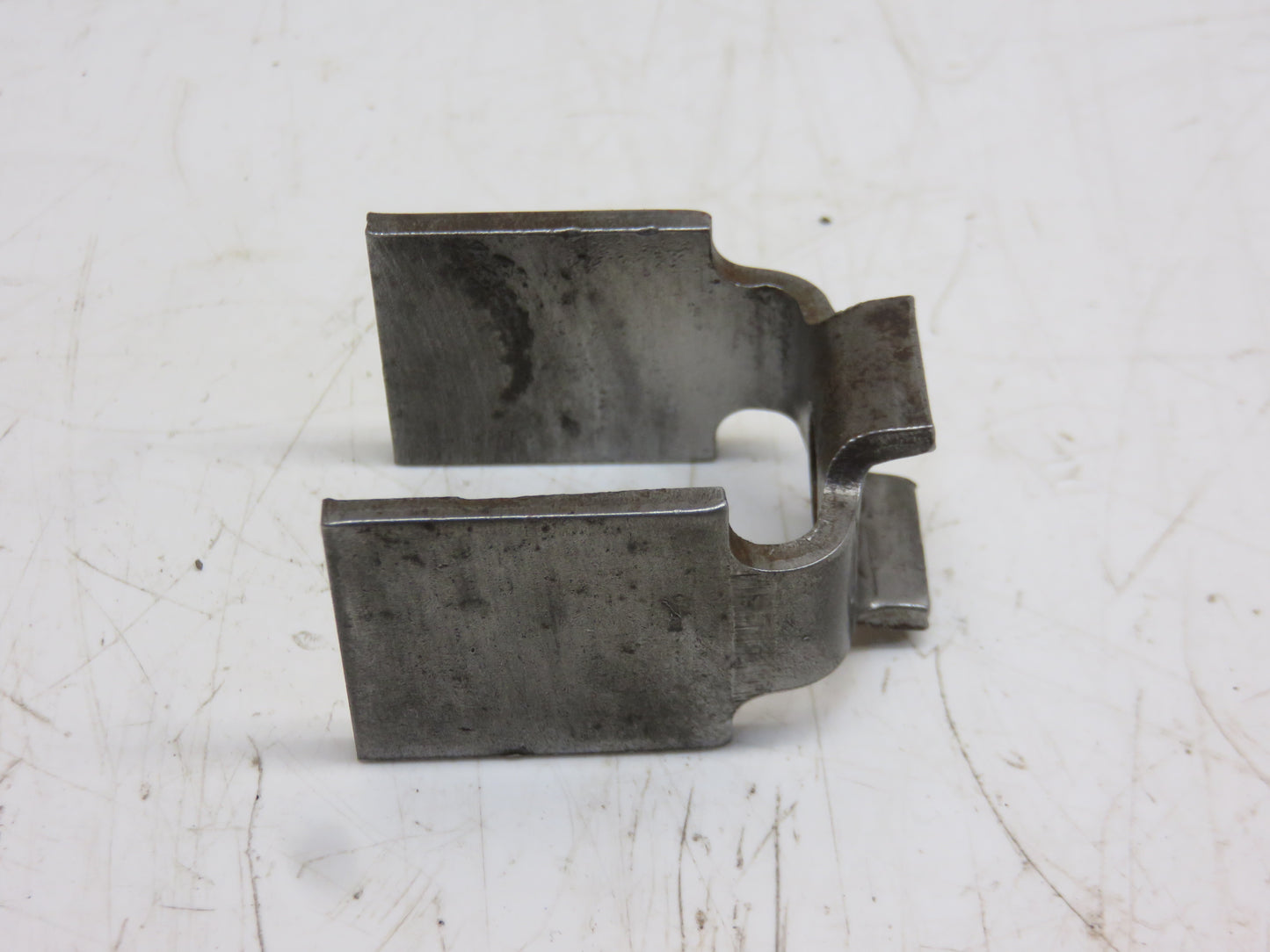 R27127, R46443 John Deere Load Control Stud Lock Plate For 2510, 3010, 4010, 2520