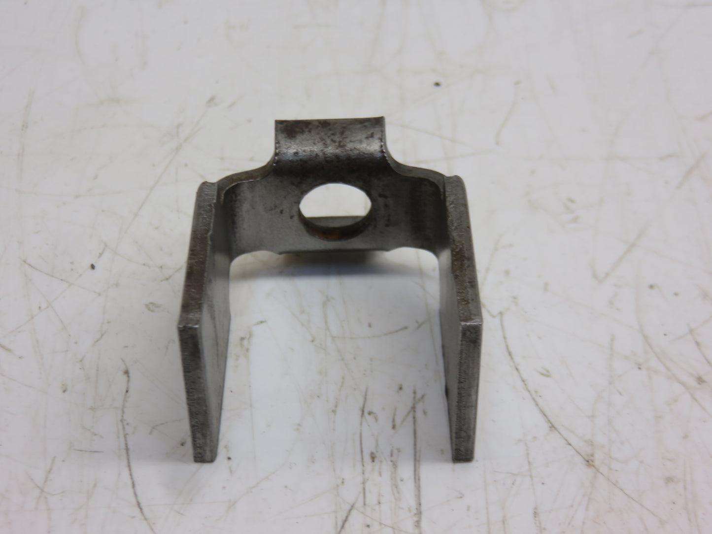 R27127, R46443 John Deere Load Control Stud Lock Plate For 2510, 3010, 4010, 2520