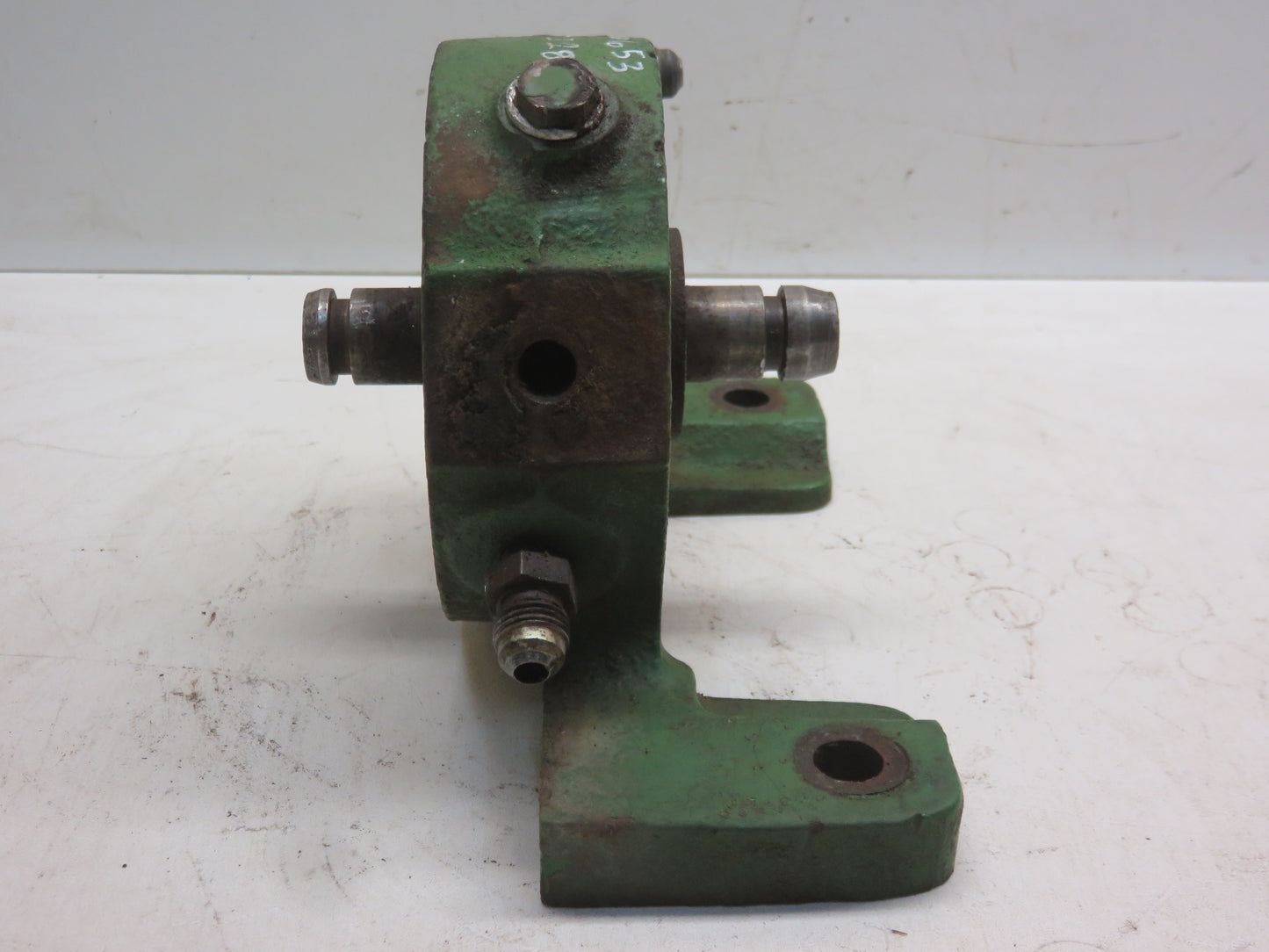 AR26653, R27228 John Deere Fuel Filter Base For 3010, 4010